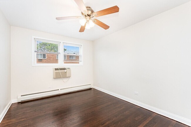 Building Photo - Charming 2-bedroom Condo in Skokie
