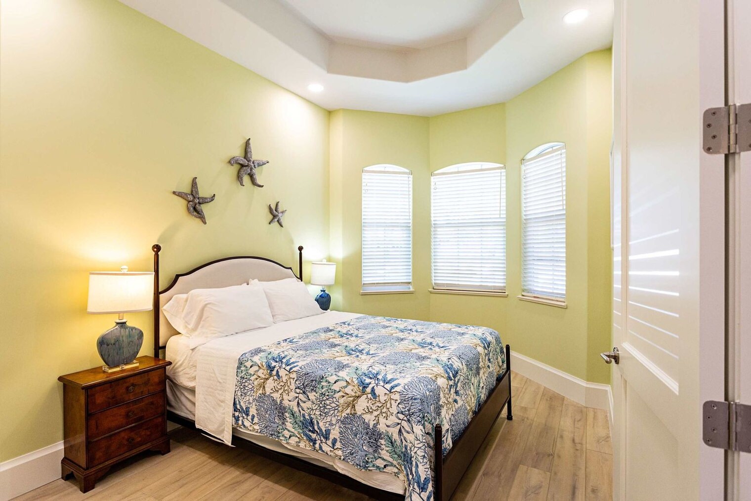 Building Photo - 828 110th Ave N