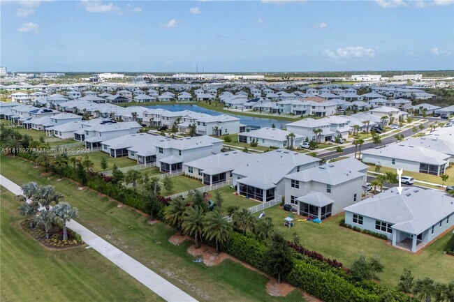 Building Photo - 12300 SW Myrtle Oak Dr