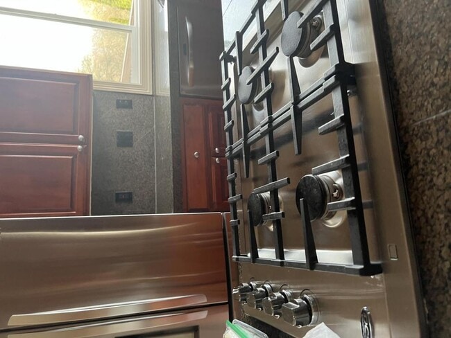 Building Photo - 15715 SE Bybee Dr