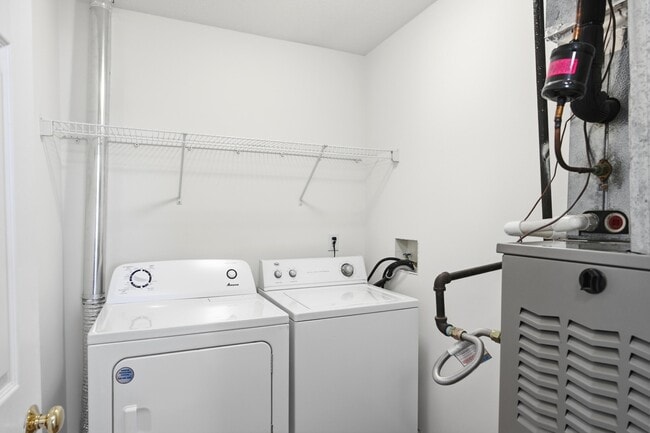 Building Photo - 3509 La Mesa Dr