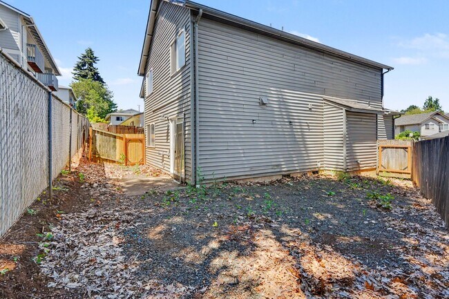 Building Photo - 5260-5262 Springcrest Drive