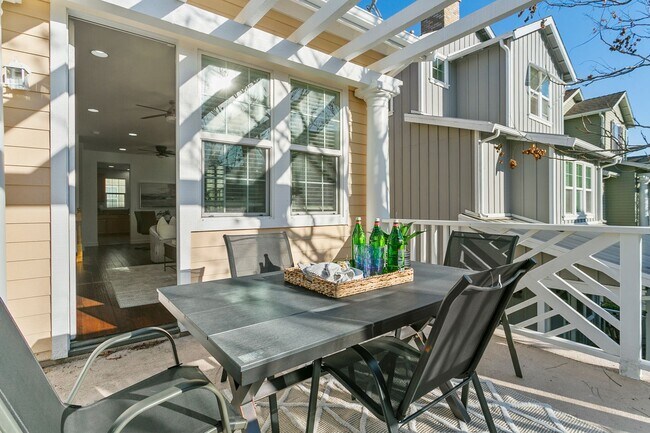 Building Photo - Tri-level Home in Ladera Ranch, now available!