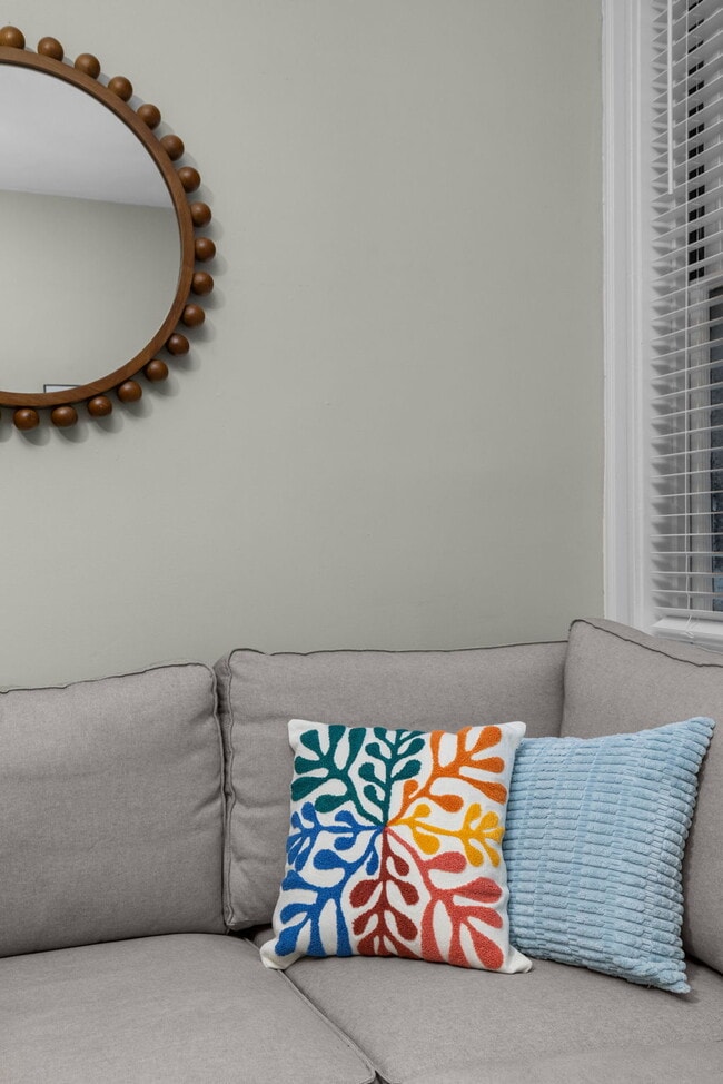 Building Photo - 2819 Shenandoah Ave