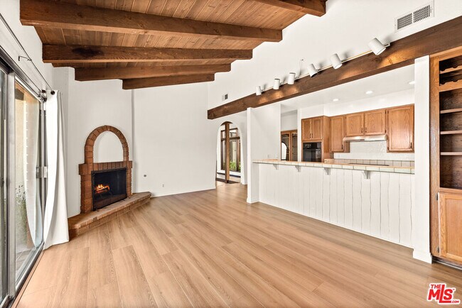Building Photo - 3636 Malibu Country Dr