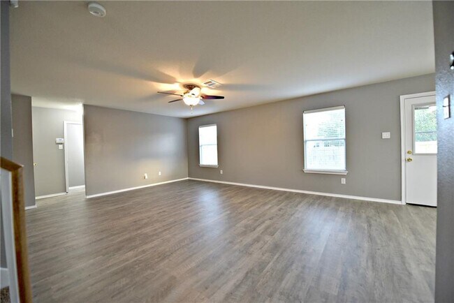 Building Photo - 802 Rubles Ct