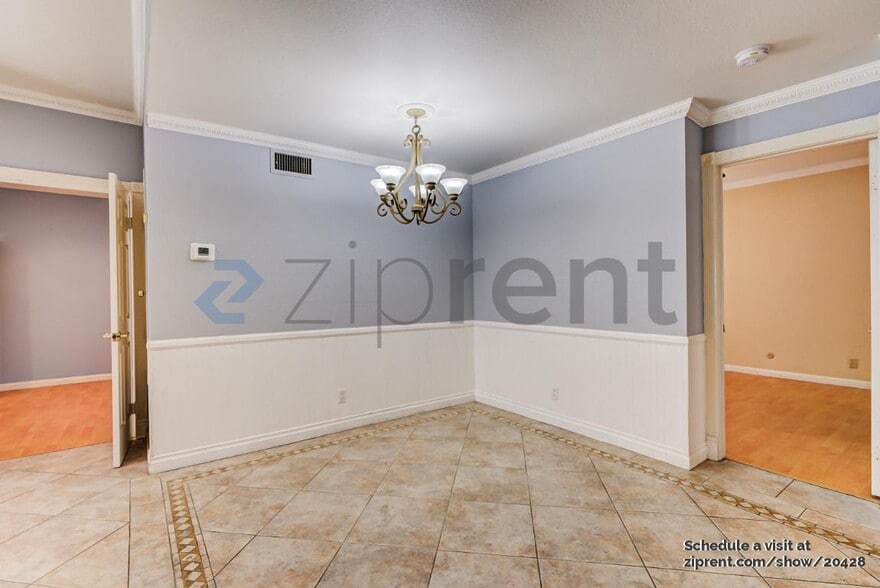 Building Photo - Unit 204