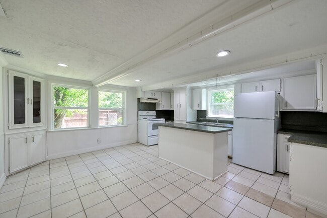 Building Photo - 29906 Hunters Rd