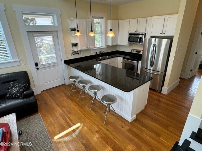 Building Photo - 819 Meadowsweet Ln
