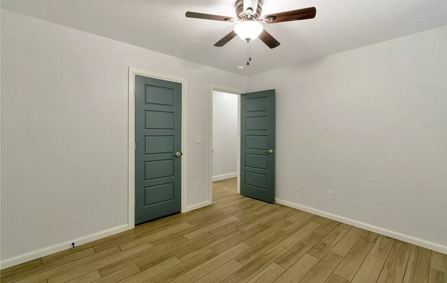 Building Photo - Stunning 3BD/2.5BTH Home in Mustang