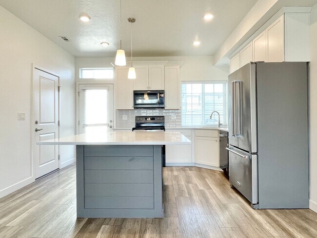 Building Photo - FIRST MONTH FREE!