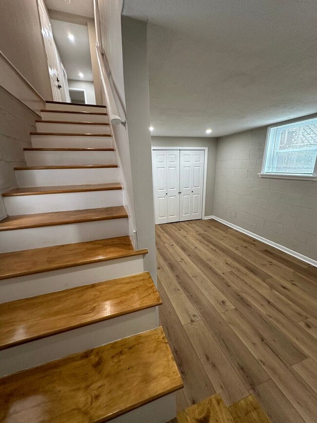 Building Photo - Gorgeous Fully-Remodeled 3BR/2BA home in N...