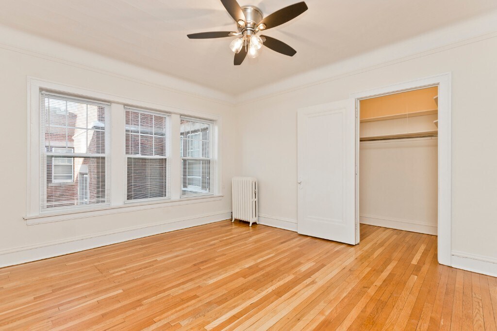 Building Photo - 735 Hinman Ave