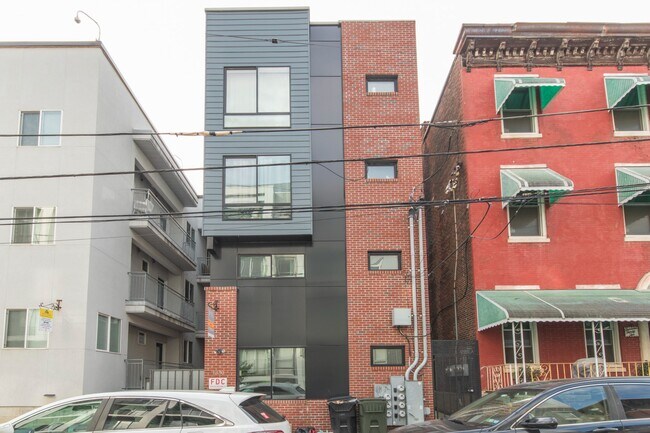 Building Photo - 1330 N 15th St