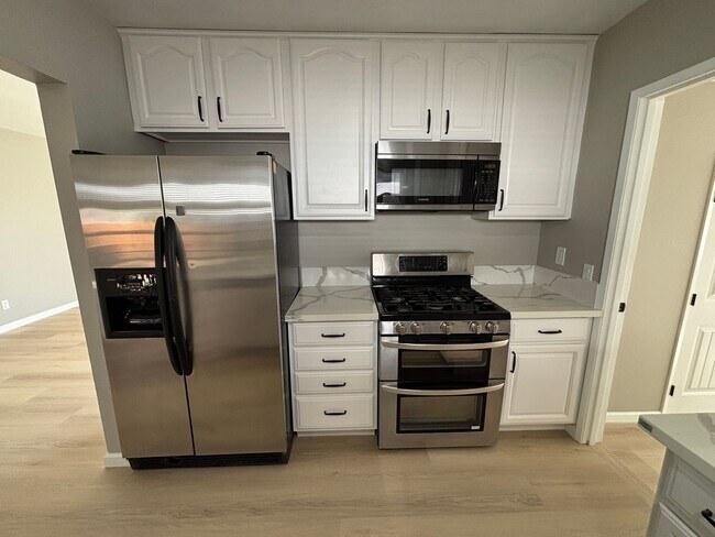 Building Photo - Upgraded 3 bedroom home!