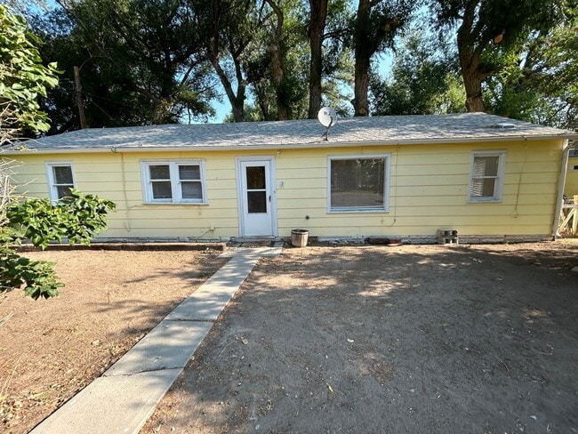 Building Photo - Large 2 Bed 1 Bath House with Fenced Yard and Washer Dryer Hookups