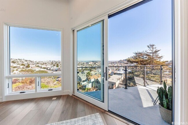 Building Photo - Glen Park: Impressive Top Floor Unfurnishe...