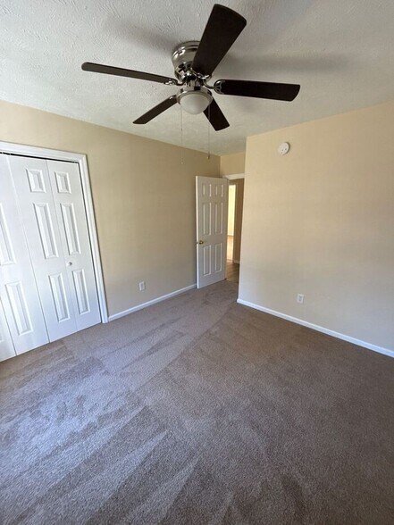 Building Photo - 517 N Pine Ln