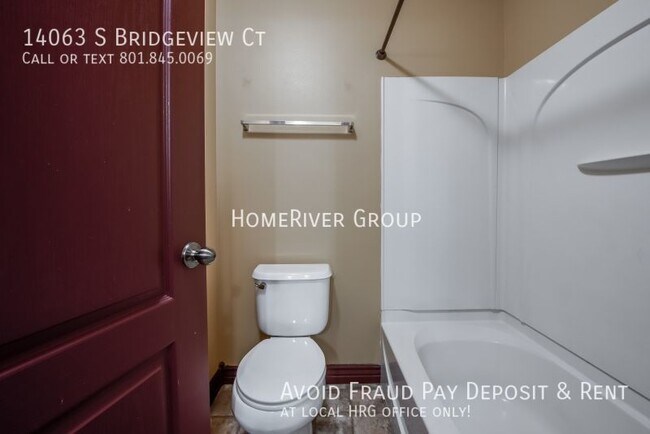 Building Photo - Awesome 3 Bed 2 Bath Townhome!