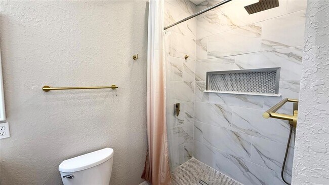 Building Photo - 5432 Hogan Ln