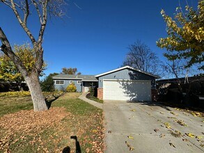 Building Photo - Charming 3 Bedroom 2 Bathroom House