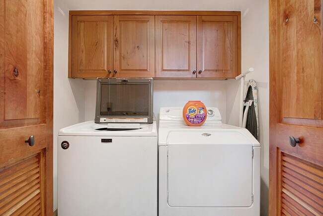 Building Photo - 100 Aspen Ridge Dr