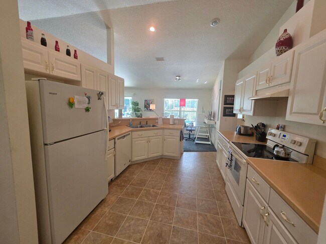 Building Photo - 982 N Foxrun Terrace