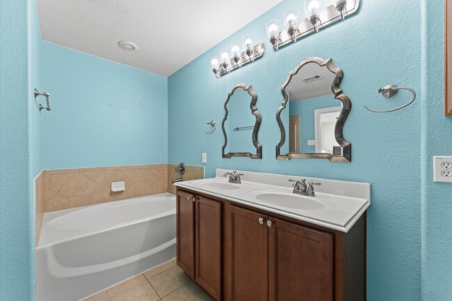 Building Photo - 18714 Walden Glen Cir