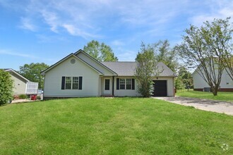 Building Photo - Pet Friendly Three Bedroom!