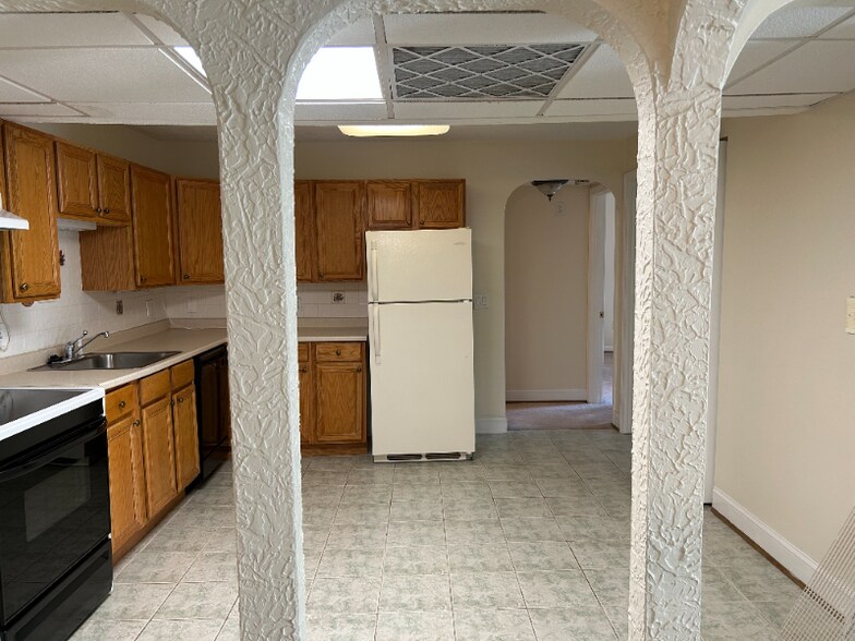 Building Photo - 15 Shadowbrook Ln