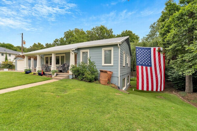 Building Photo - 802 N Park Ave