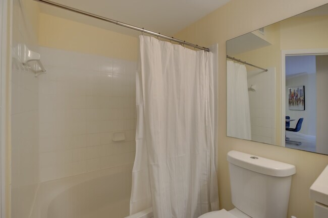 Building Photo - 17100 N Bay Rd