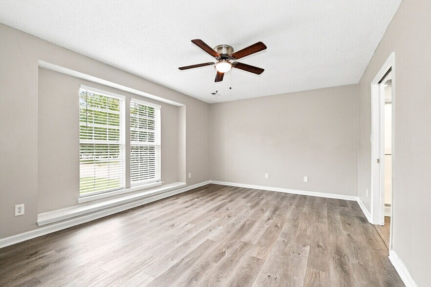 Building Photo - 9912 Peppermint Ln
