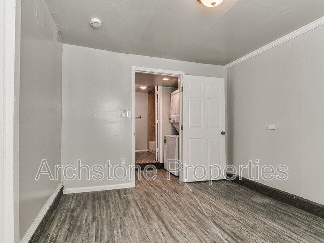 Building Photo - 1233 N Grand Blvd