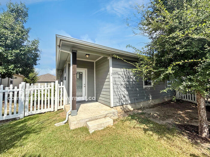 Building Photo - 1701 Logan Dr