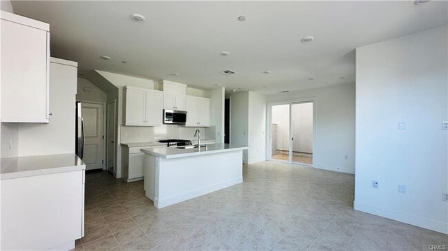 Building Photo - 454 Lobata
