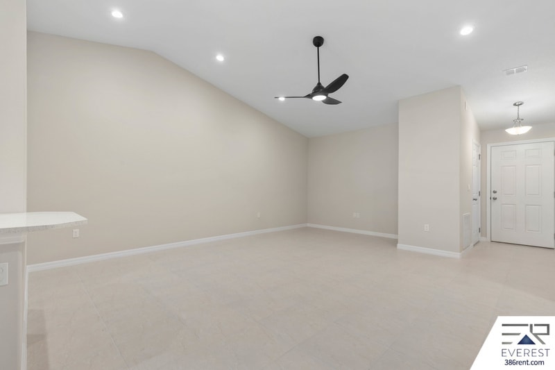 Building Photo - 12 Llovera Pl