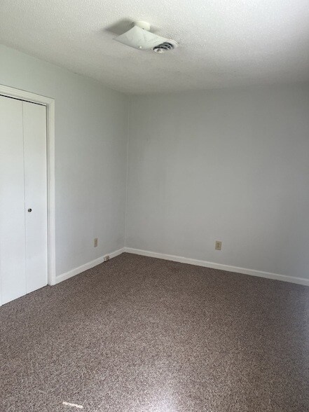 Building Photo - 409 Shawnee Dr