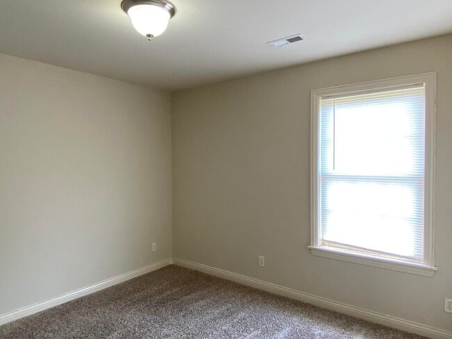 Building Photo - 5801 Abercorn Dr