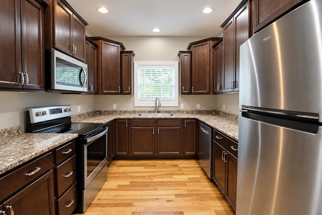 Building Photo - 1566 Lake Villa Cir
