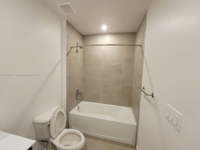 Building Photo - 1950 Fletcher St