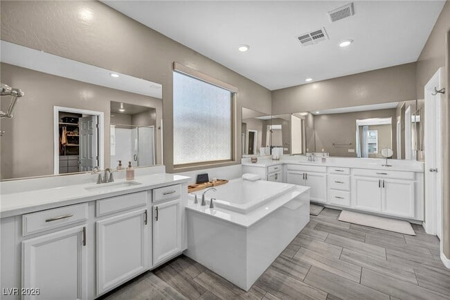 Building Photo - 3195 Hazy Hills Ave