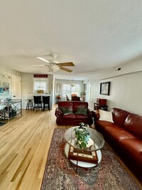 Building Photo - 3BD/2.5 Bath End Unit Condo One Block from...