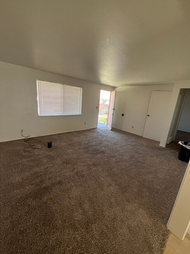 Building Photo - Binning Spring