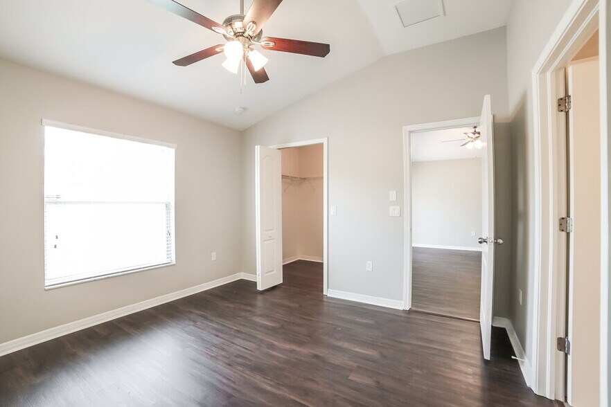 Building Photo - 7329 Lumber Port Dr