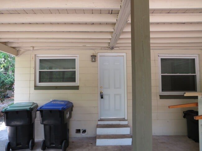 Building Photo - Available Now ~ Adorable Orlando Studio Apt