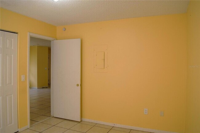 Building Photo - 7423 SW 42nd Pl