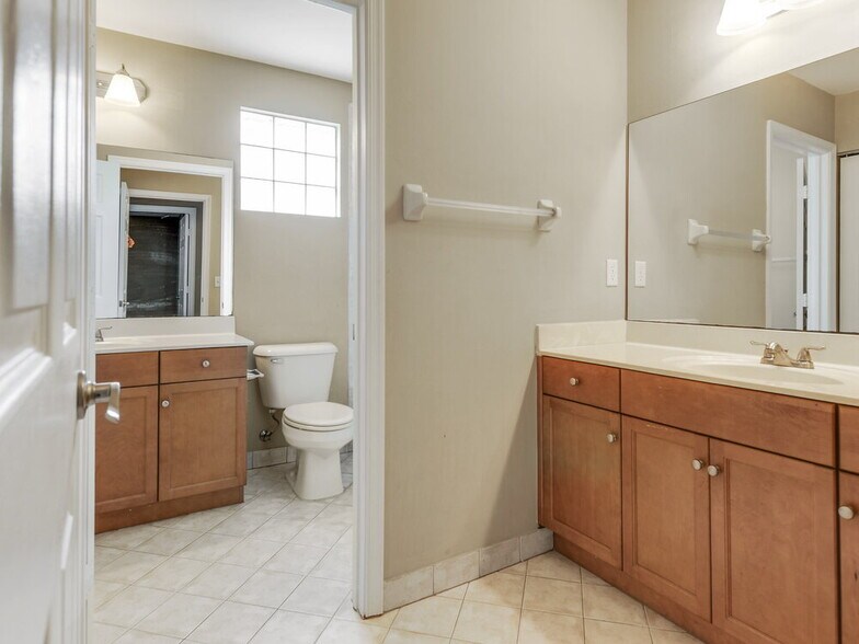 Building Photo - 1603 Briar Oak Dr