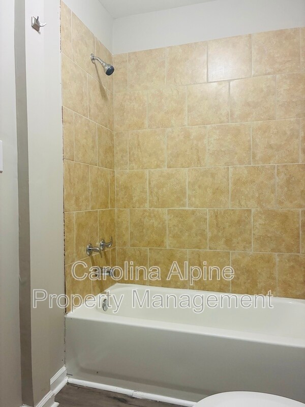 Building Photo - 110 Martin St