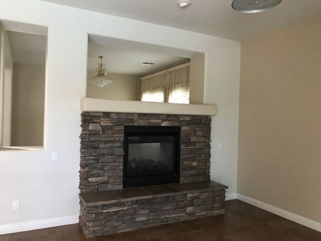 Building Photo - 3758 E Ember Glow Wy